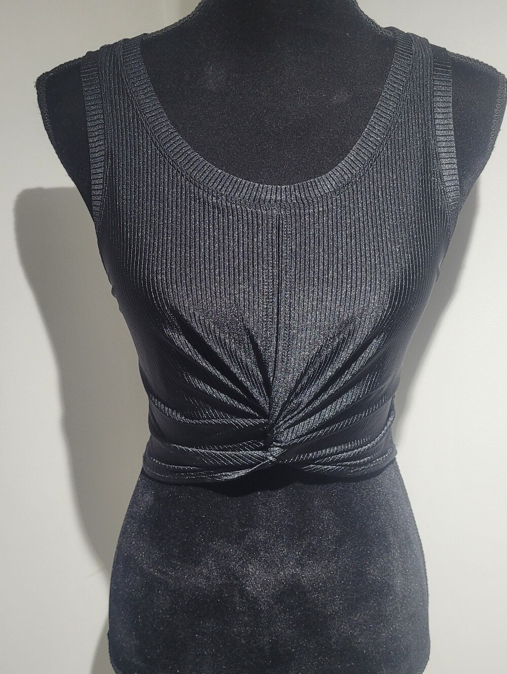 OFFLINE by Aerie Women's Twist-Front Ribbed Cropped Top Medium Black Athleisure